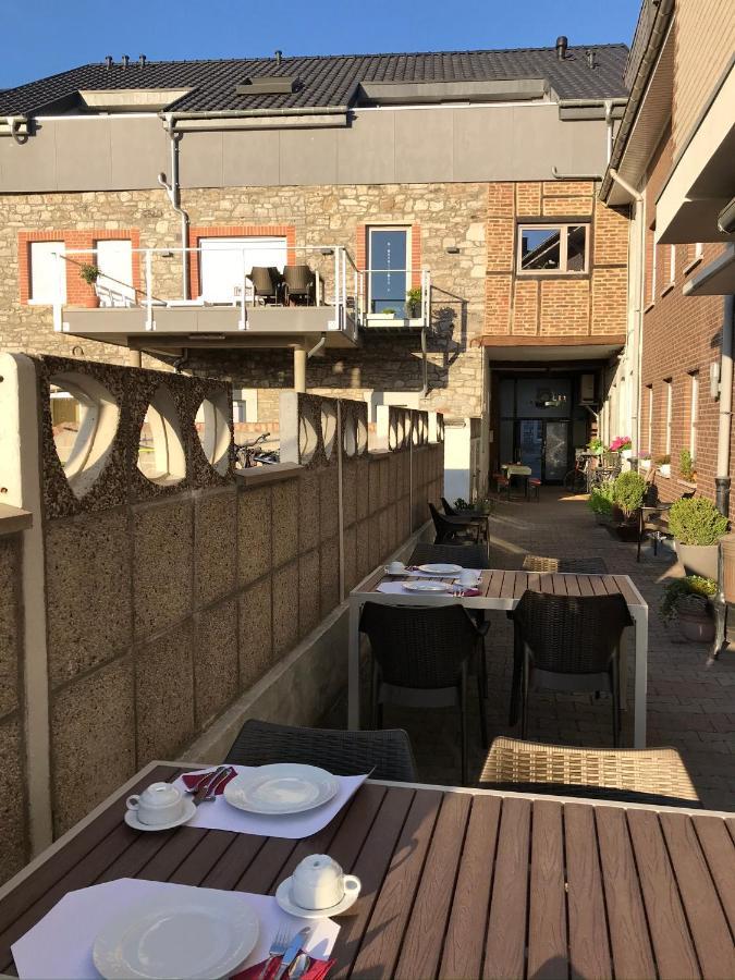 Hotel-Restaurant Zum Onkel Jonathan Raeren Exteriör bild