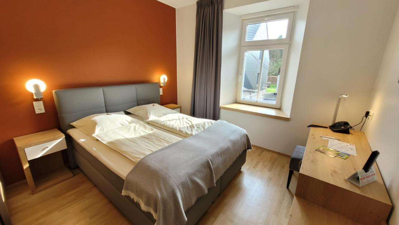 Hotel-Restaurant Zum Onkel Jonathan Raeren Exteriör bild