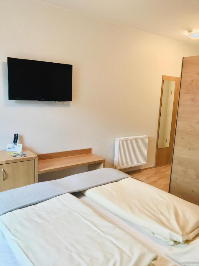 Hotel-Restaurant Zum Onkel Jonathan Raeren Exteriör bild