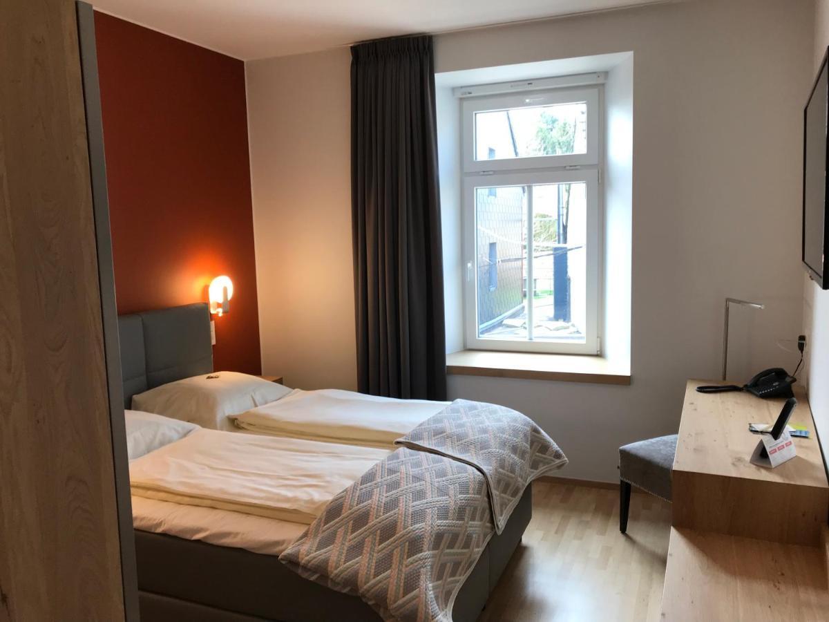 Hotel-Restaurant Zum Onkel Jonathan Raeren Exteriör bild