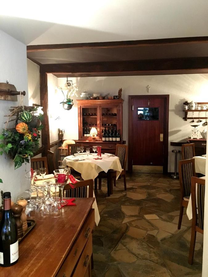 Hotel-Restaurant Zum Onkel Jonathan Raeren Exteriör bild